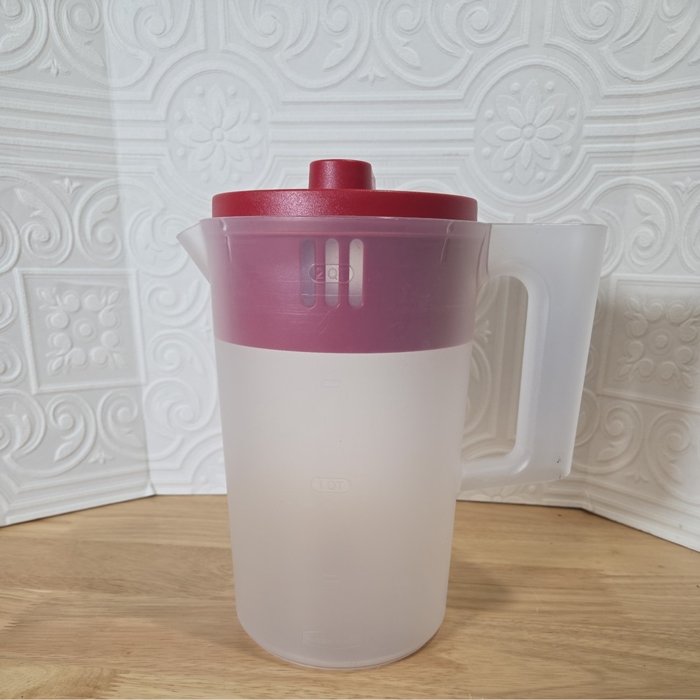 Rubbermaid 2 Quart Clear Frosted Serving Saver Pitcher with Red Ice Guard Lid